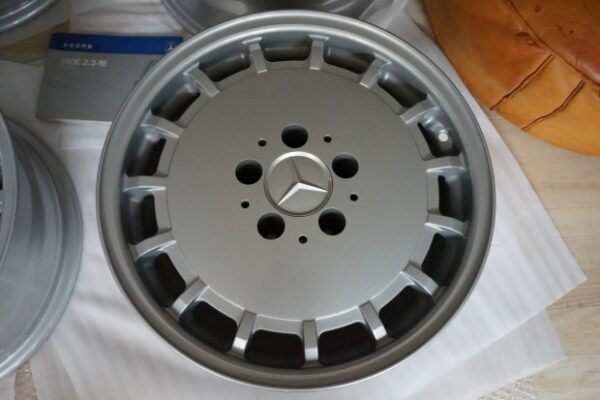 16×8″ Mercedes-Benz Gullideckel Wheels - Image 2