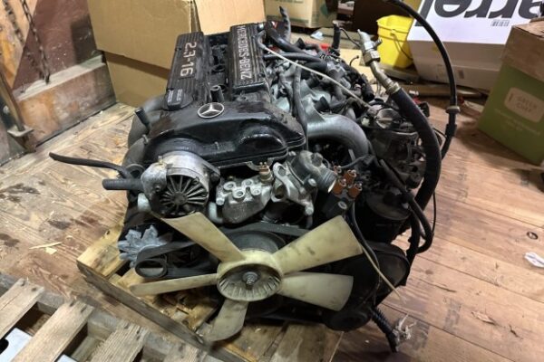 Mercedes-Benz 190E 2.3-16 Engine - Image 2