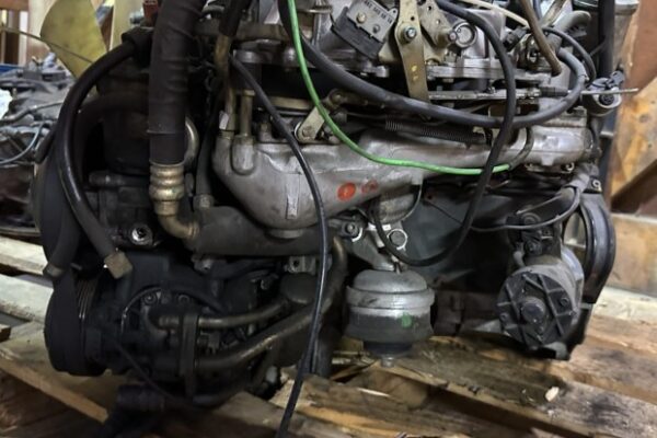 Mercedes-Benz 190E 2.3-16 Engine - Image 6