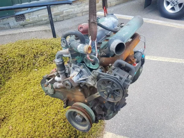 LAND ROVER DEFENDER 2.5 N/A DIESEL ENGINE