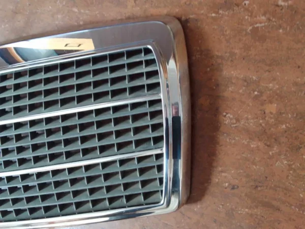 Mercedes Benz w201 190E 190D chrom front bonnet grill radiator grill - Image 2