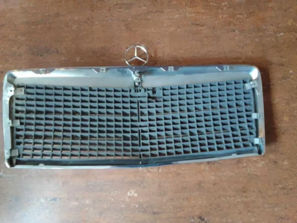 Mercedes Benz w201 190E 190D chrom front bonnet grill radiator grill - Image 3