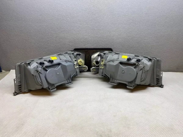 Mercedes Benz Bosch Hedlights Right &Left W201 E190 NEW - Image 4