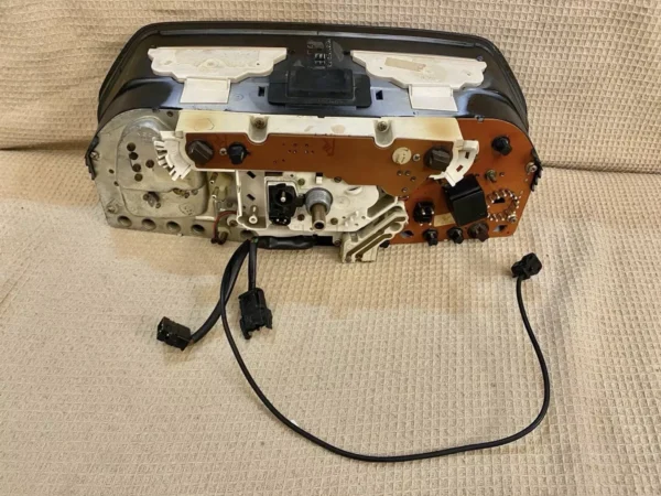 Mercedes-Benz W201 190E 2.3/2.5 16V 260km/h Speedometer Instrument Cluster - Image 8