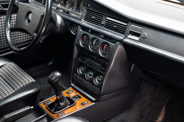 Euro 1987 Mercedes-Benz 190E 2.3-16 5-Speed - Image 32