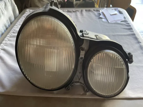 Mercedes Benz W210 E320, E430, E55 OEM Bosch/Hella Halogen Headlight Set - Image 3