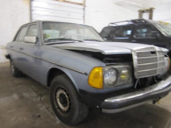 Parting Out: 1983 Mercedes-Benz 300D (W123)