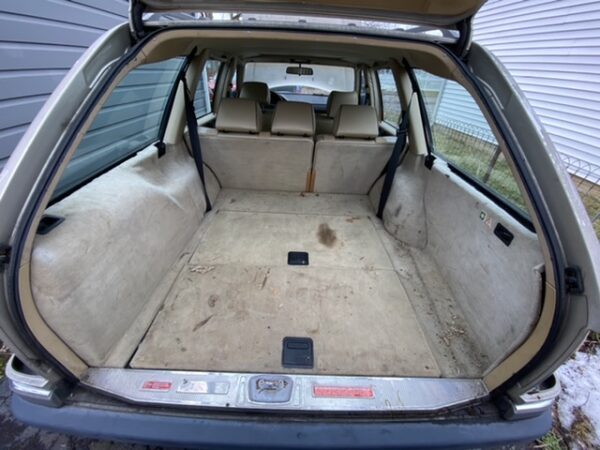 Parting Out 1991 Mercedes-Benz 300TE (W124 Wagon) - Image 9