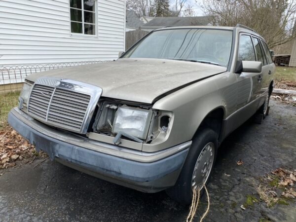 Parting Out 1991 Mercedes-Benz 300TE (W124 Wagon)