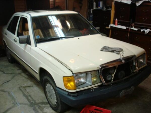 Parting out Mercedes-Benz 190E (W201)