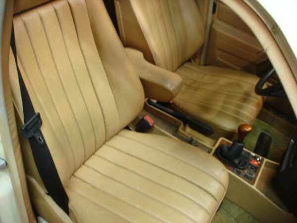 Parting out Mercedes-Benz 190E (W201) - Image 9