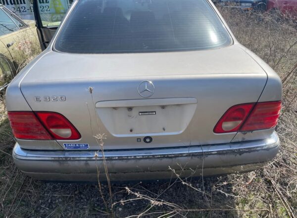 Parting Out 1997 Mercedes-Benz E-Class E320 - Image 4