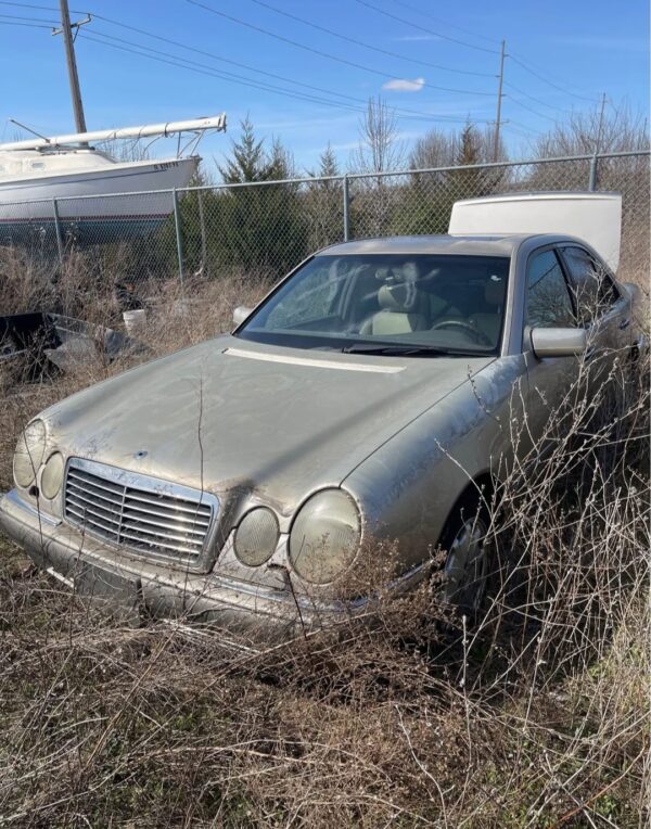 Parting Out 1997 Mercedes-Benz E-Class E320