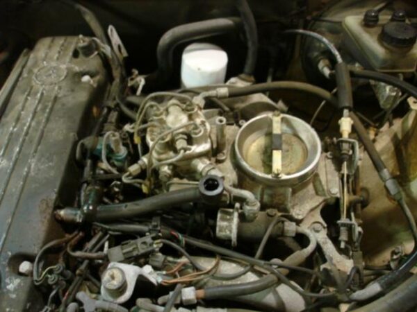 Parting out Mercedes-Benz 190E (W201) - Image 3