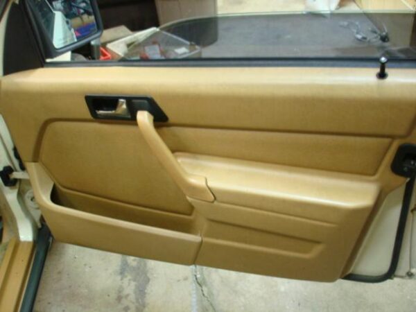Parting out Mercedes-Benz 190E (W201) - Image 10