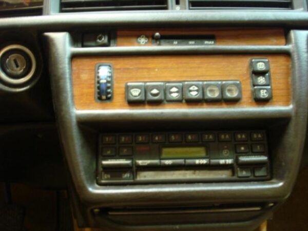 Parting out Mercedes-Benz 190E (W201) - Image 8