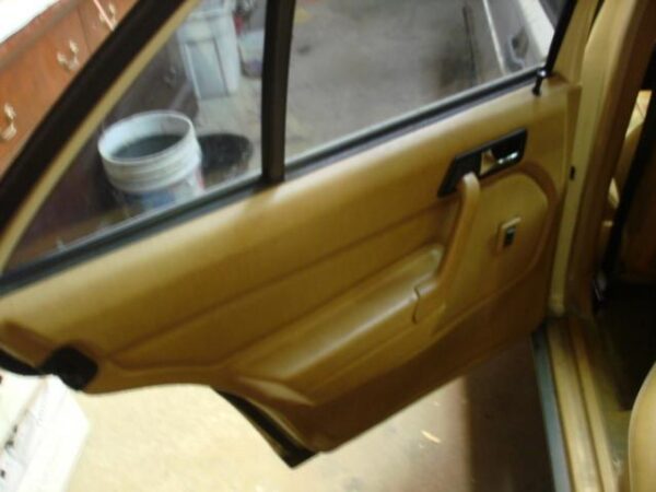 Parting out Mercedes-Benz 190E (W201) - Image 7