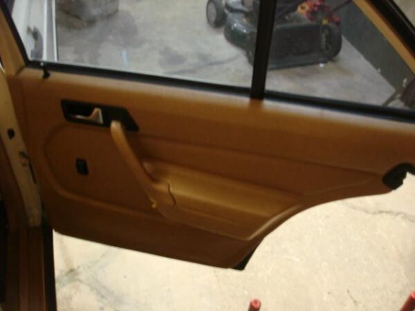 Parting out Mercedes-Benz 190E (W201) - Image 6