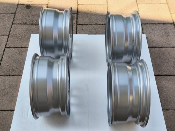 OEM Mercedes-Benz Gullideckel W201 2.3-16v/Sportline Wheels - Image 3