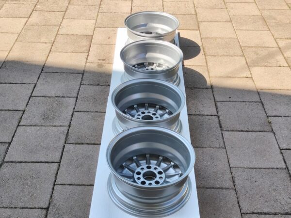 OEM Mercedes-Benz Gullideckel W201 2.3-16v/Sportline Wheels - Image 8