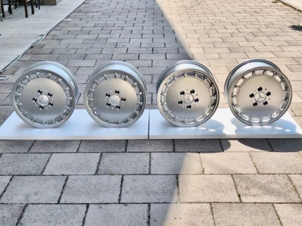 OEM Mercedes-Benz Gullideckel W201 2.3-16v/Sportline Wheels - Image 6