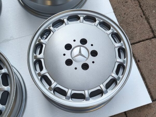 OEM Mercedes-Benz Gullideckel W201 2.3-16v/Sportline Wheels - Image 2